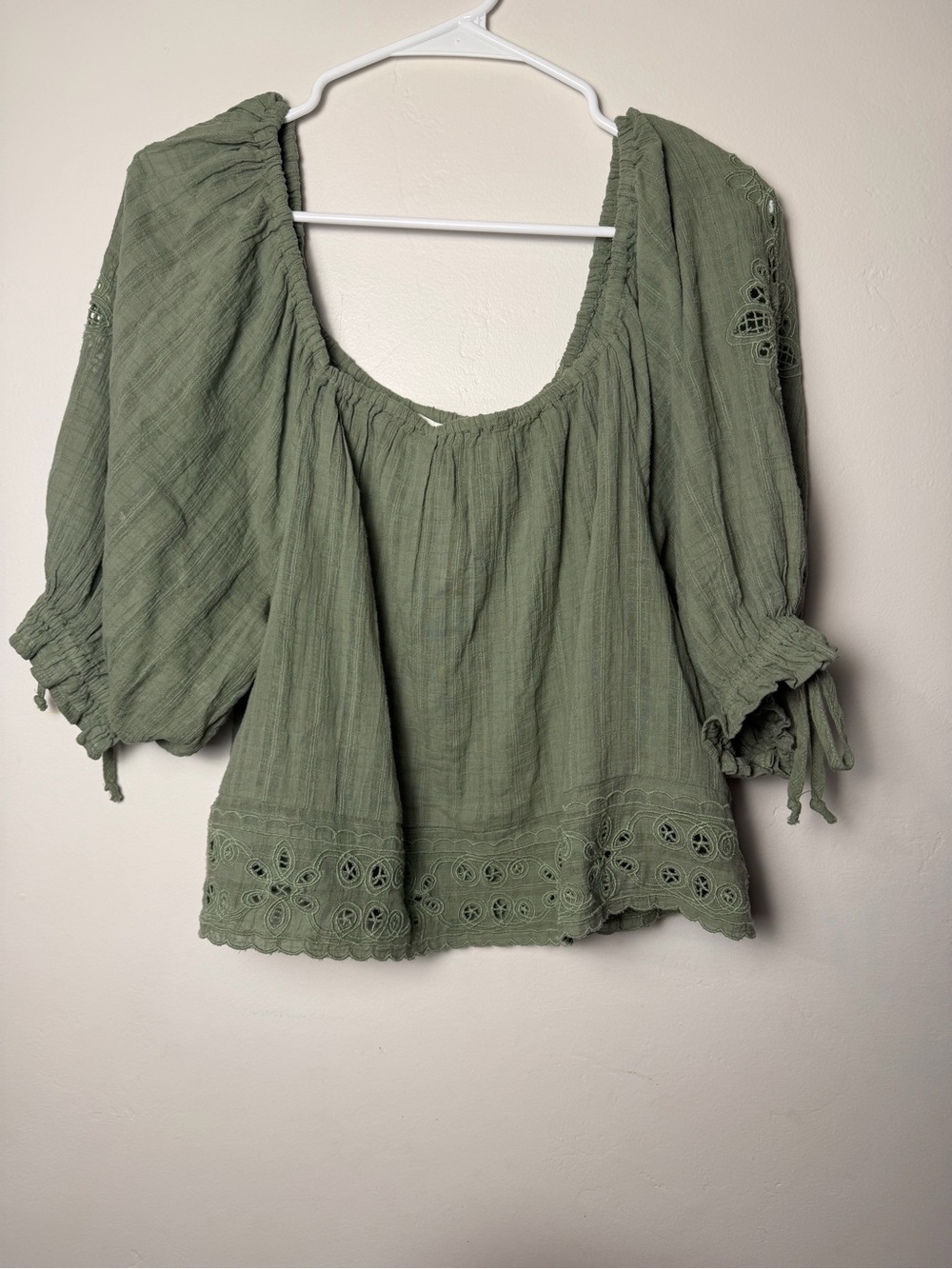 American Eagle Sage Green Textured Eyelet Cropped Top Size Medium 100% Cotton - Picture 12 of 12